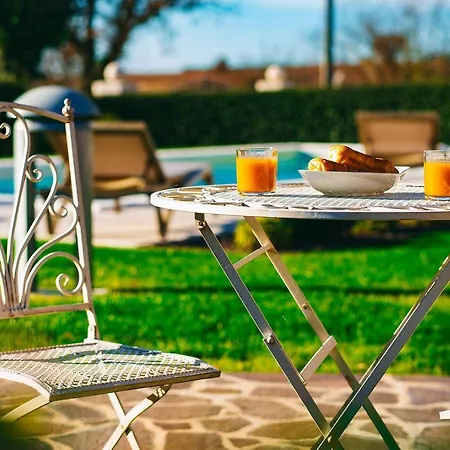 Apartment Mit Privatem Pool Bei *