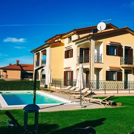 Mit Privatem Pool Bei Apartment Porec