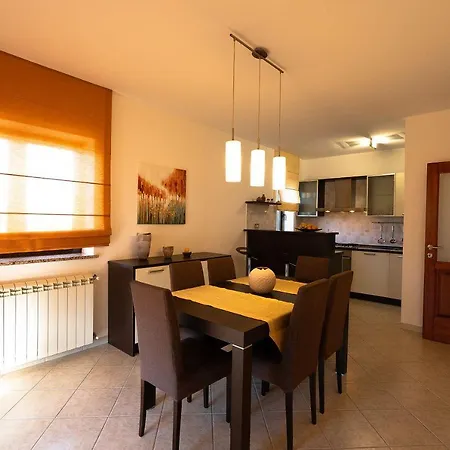 Mit Privatem Pool Bei Apartment *