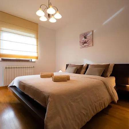 Mit Privatem Pool Bei Apartment *