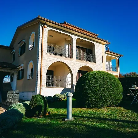 Apartment Mit Privatem Pool Bei Porec