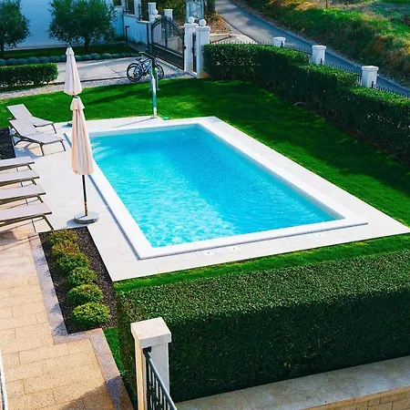 Mit Privatem Pool Bei Apartment Porec