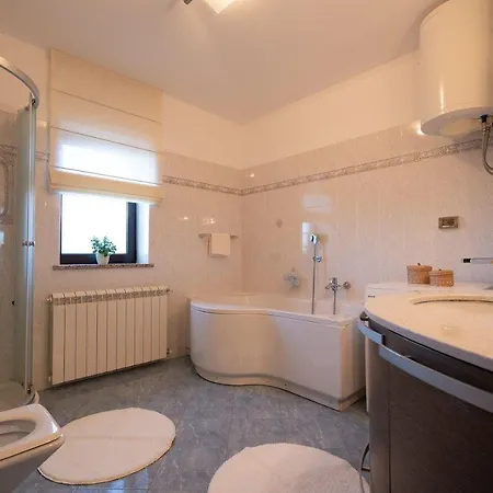 Apartment Mit Privatem Pool Bei Poreč